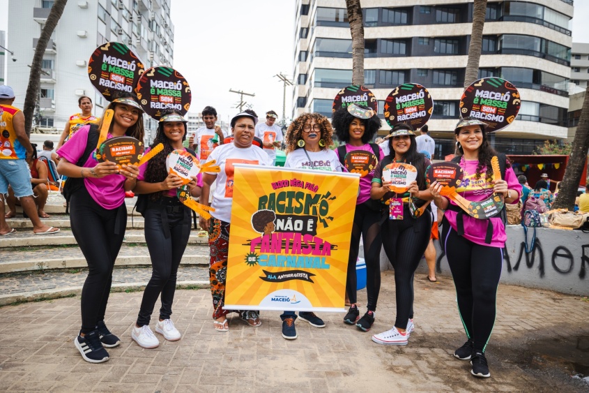 Ala antirracista cumpre papel de conscientização no Carnaval de Maceió. Foto: Jonathan Lins
