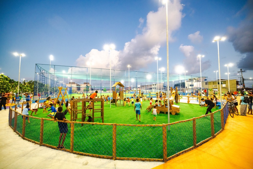 Espaço tem arena com alambrado e arquibancadas, academia, parque infantil e outros equipamentos. Foto: Jonathan Lins