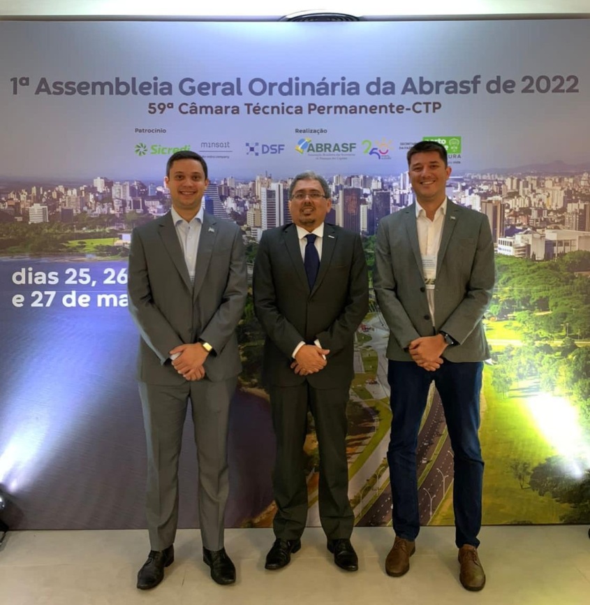 Secretário Municipal de Economia, João Felipe (à esquerda), o secretário Municipal de Fazenda de Aracaju, Jefferson Passos (centro), e o secretário adjunto de Administração Financeira e Contábil, Fabrício Fernandes (à direita). Foto: Cortesia