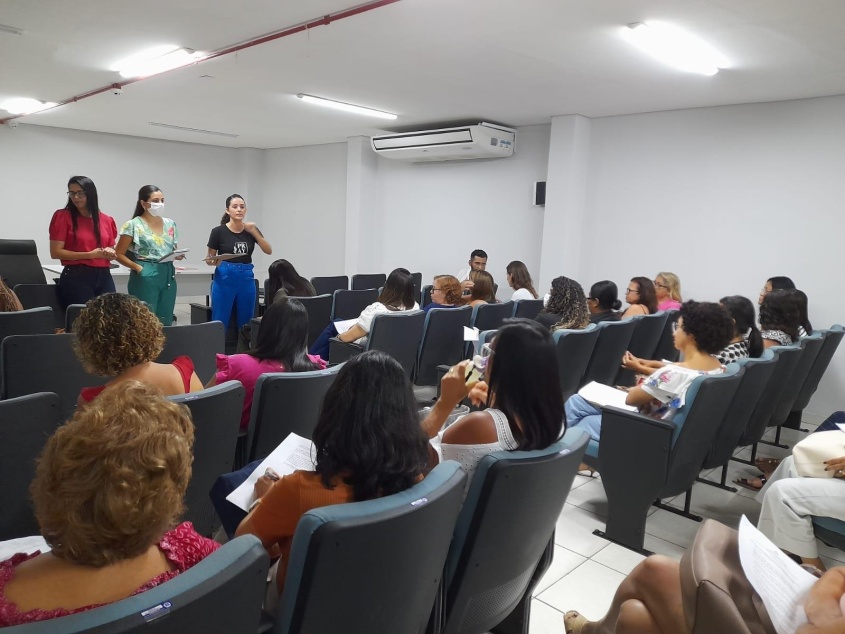 Reunião para padronizar a dispensação de insumos e curativos. Foto: Ascom SMS