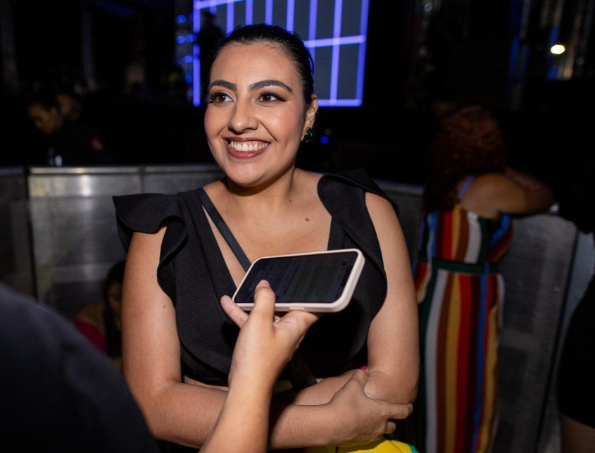 Alícia chegou de Aracajú(SE) às 17h ansiosa para aproveitar o show. Foto: Alissom Frazão