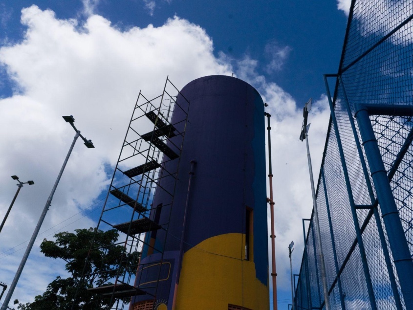 Caixa d’água fica em praça que está sendo reformada pela Prefeitura. Foto: Grabyel Andrade/Ascom Seminfra