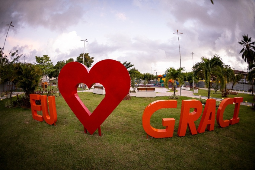 Praça ocupa área estratégica do residencial e é ponto de encontro dos moradores. Foto: Alisson Frazão