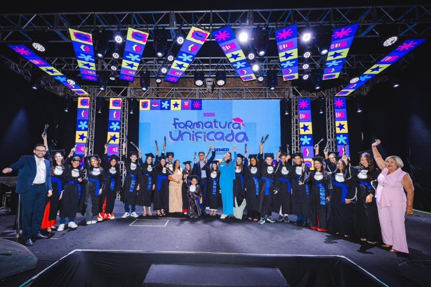 O prefeito JHC e a primeira-dama Marina Candia comemoraram junto com os formandos. Foto: Jonathan Lins