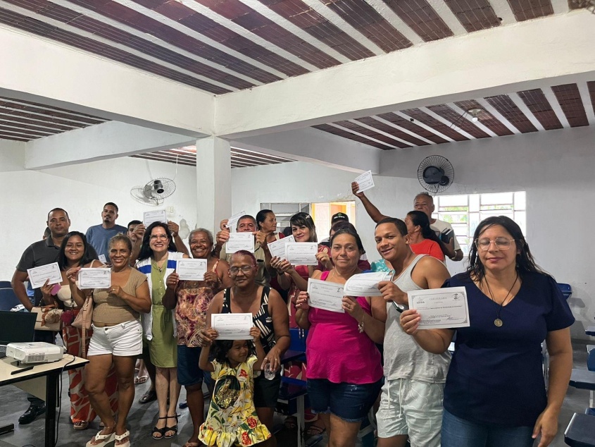 Participantes recebem certificado de Boas Práticas em Manipulação de Alimentos. Foto: Cortesia