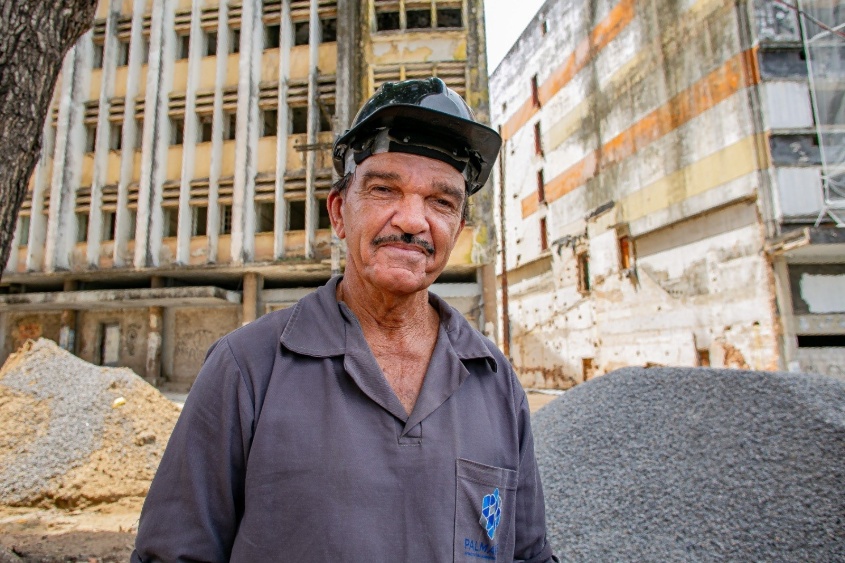 Aos 63 anos, Valglês se orgulha de ter participado de várias obras importantes para a cidade. Foto: Secom Maceió