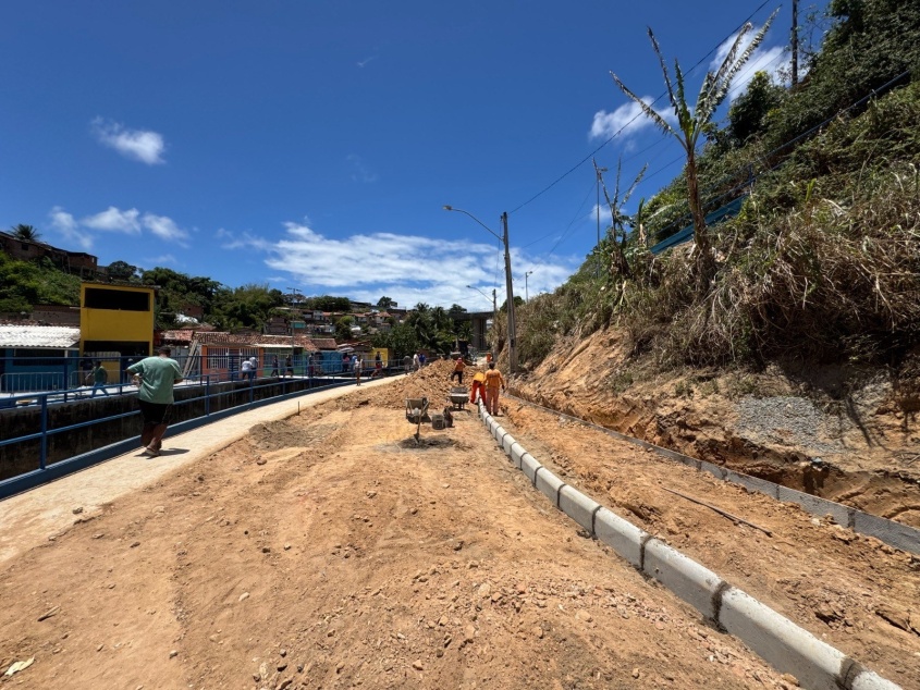 Obras nas vias melhoram a mobilidade na comunidade do Reginaldo. Foto: Julya Beatriz/Ascom Seminfra