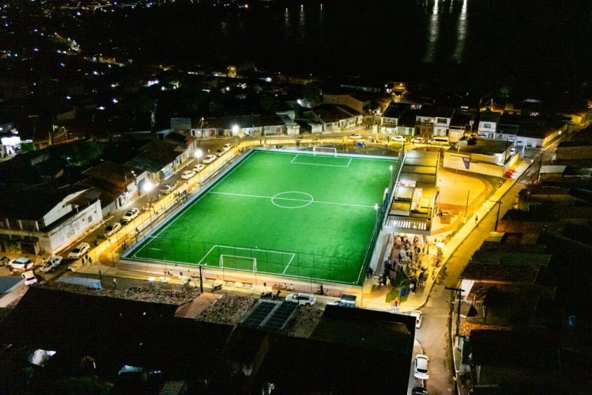 Areninha do Bom parto conta com campi de futebol, playground e área de convívio. Foto: Felipe Sostenes/Secom Maceió