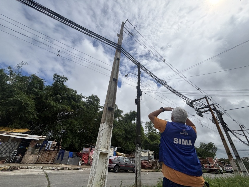 Titular da Ilumina acompanha operação. Foto: Ascom Ilumina
