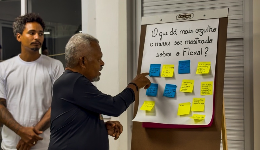 O morador do Flexal, Jaeliton Alves de Deus, durante apresentação das ideias discutidas por seu grupo. Foto: Ascom Iplam.