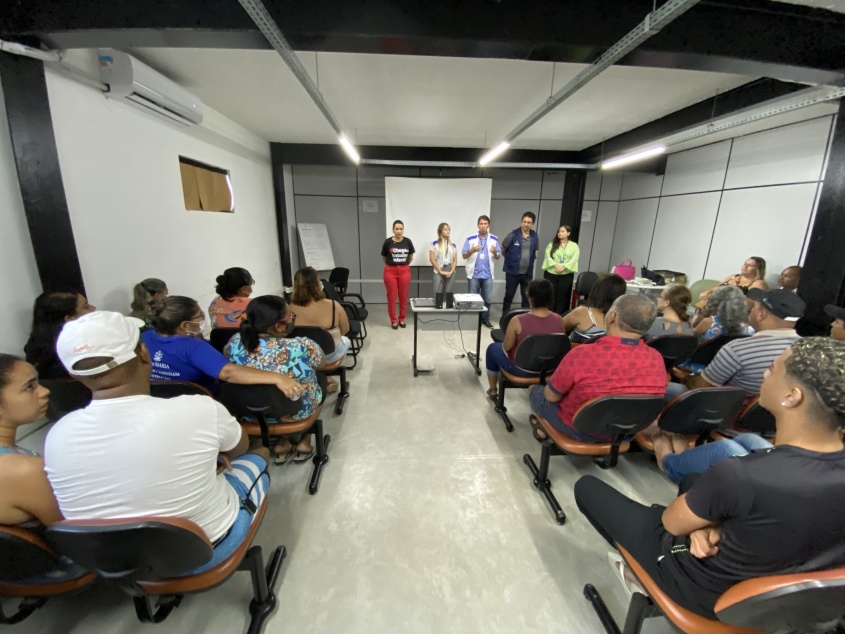 Curso de boas práticas está sendo ministrado para os 189 ambulantes que se inscreveram para trabalhar durante as festas juninas. Foto: João Victor Barroso/Ascom Semscs