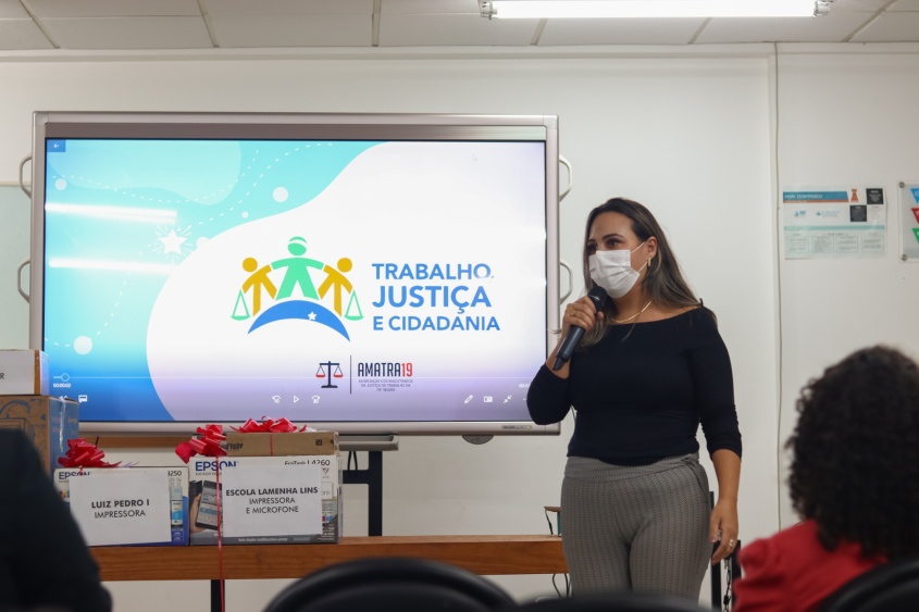 Secretária adjunta de Educação de Maceió, professora Emília Caldas, enalteceu o programa. Foto: Arthur Vieira (estagiário)/Ascom Semed