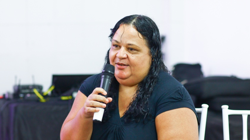 Aluna do núcleo, Rosângela Lourenço, diz que teve que esperar os filhos crescerem para realizar o curso. Foto: Daniel Marinho/Ascom Semed