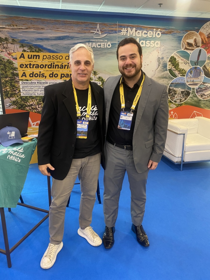 Representante da Semtur, Rodney Fagá, com o Presidente da ABIH-AL, Gabriel Cedrim. Foto: ascom Semtur.