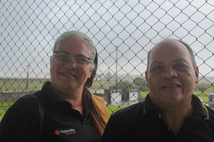 José Cristóvão e Sueli de Araújo foram juntos até a Escola Municipal Padre Brandão de Lima e se matricularam no curso de inglês. Foto: Arthur Vieira (estagiário) / Ascom Semed