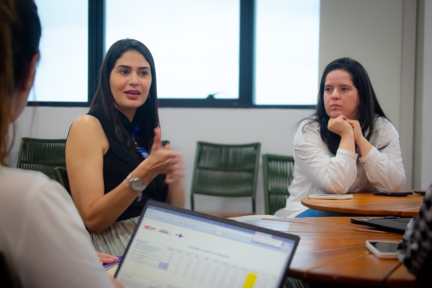 Camila Porcíucula e Iná Cardoso, do Maceió Saúde, acompanham semana de consultoria do Hospital  Israelita Albert Einstein. Foto: David Silas/ Ascom Maceió Saúde