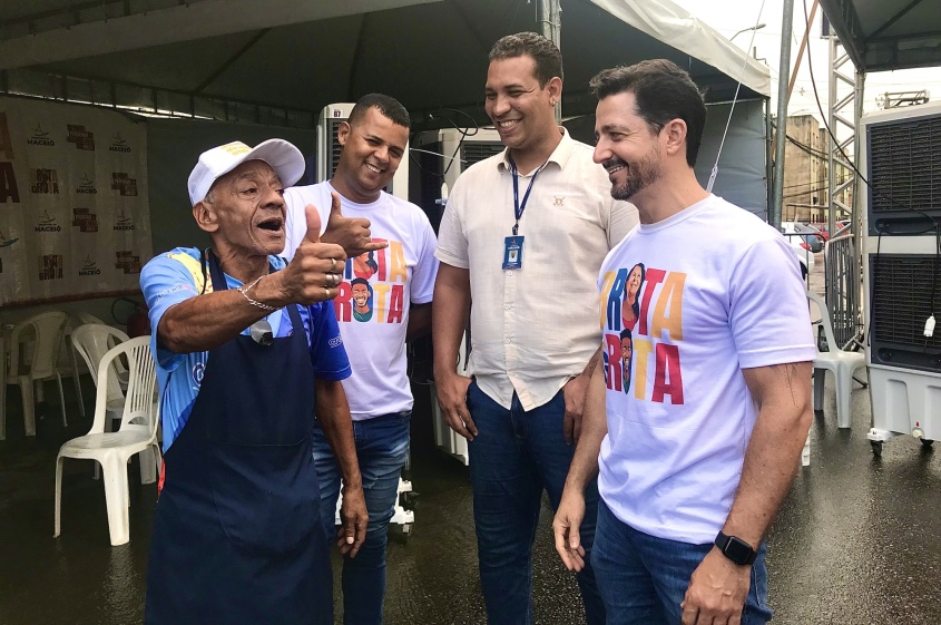 Carlos Roberto de 65 anos elogia atendimentos do Brota na Grota. Foto: Ascom Segov
