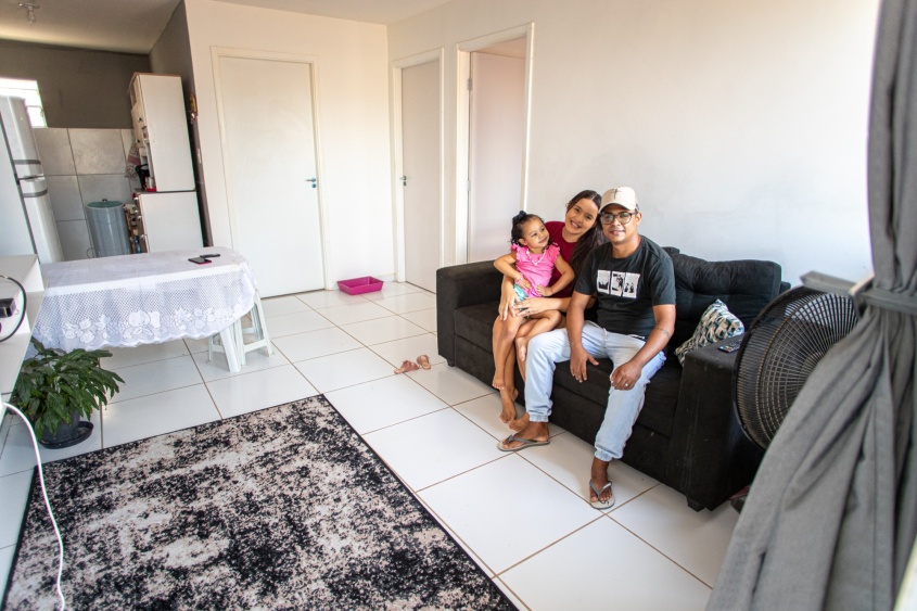 Jackson Rodrigues da Silva sofre com anemia falciforme e está entre os beneficiados com o cumprimento legal da Prefeitura de Maceió e já reside Oiticica 1, no Benedito Bentes. Foto: Célio Júnior / Secom Maceió