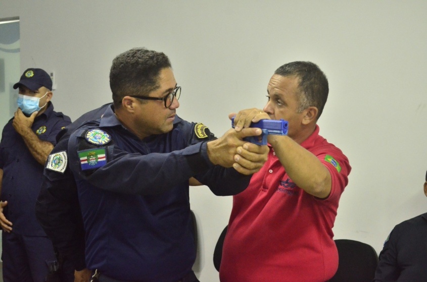 O agente de seguraça Jobenildo Lima se sente cada vez mais preparado com as capacitações oferecidas pela Semscs. Foto: Alberto Jorge / Ascom Semscs