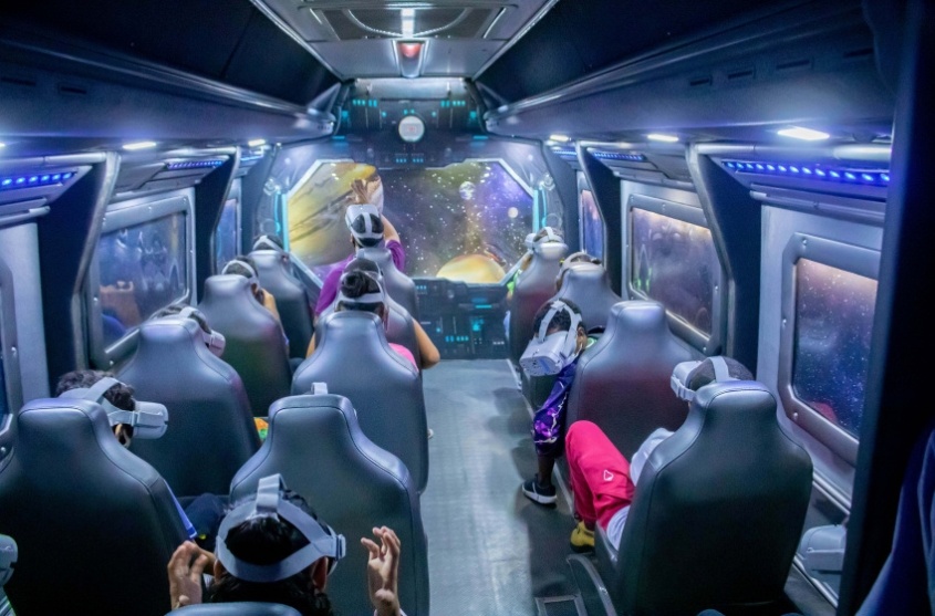Óculos de realidade virtual levou os alunos a uma experiência tridimensional. Foto: Ascom Semed