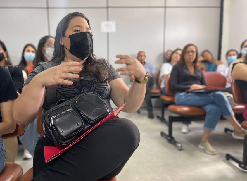Psicóloga Tayane Oliveira compartilhou desafios encontrados durante atendimentos. Foto: Ascom SMS