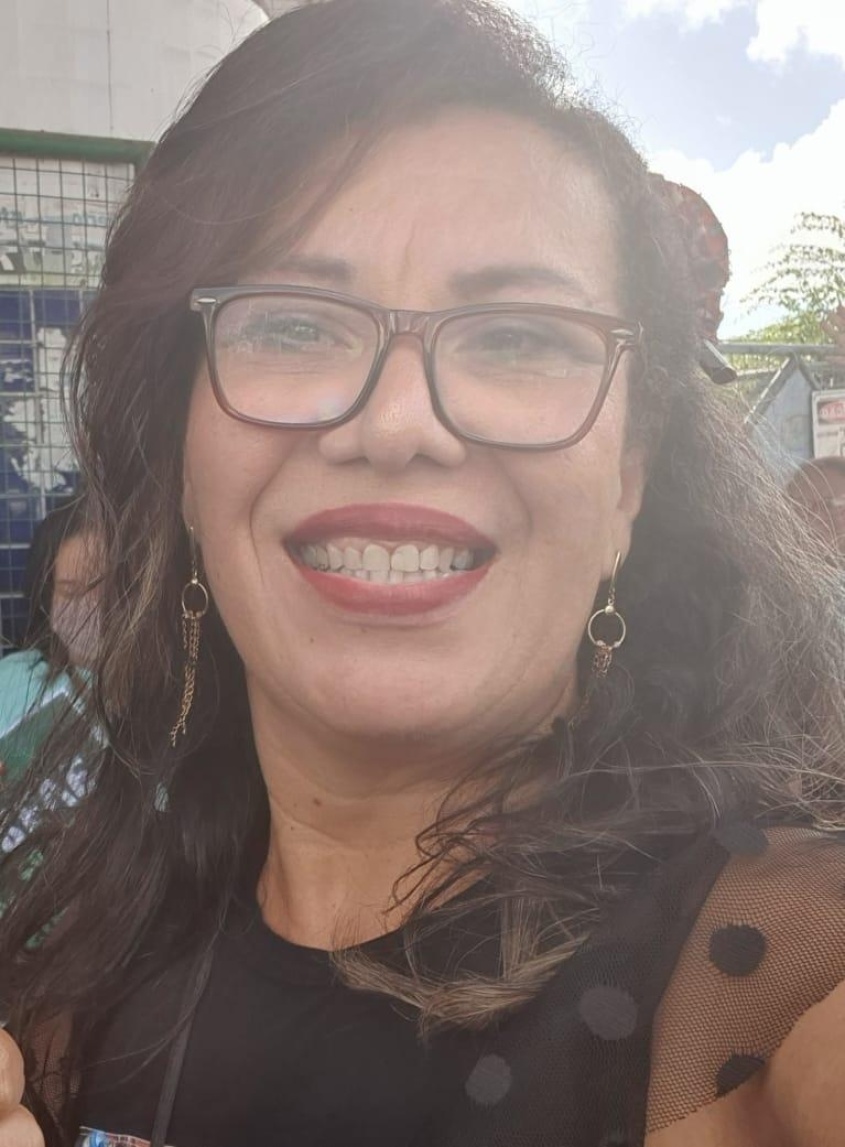 Professora Rosângela de Fátima, de 49 anos, vem se destacando por realizar ações criativas na Escola Municipal Paulo Bandeira, no Benedito Bentes. Foto: cortesia
