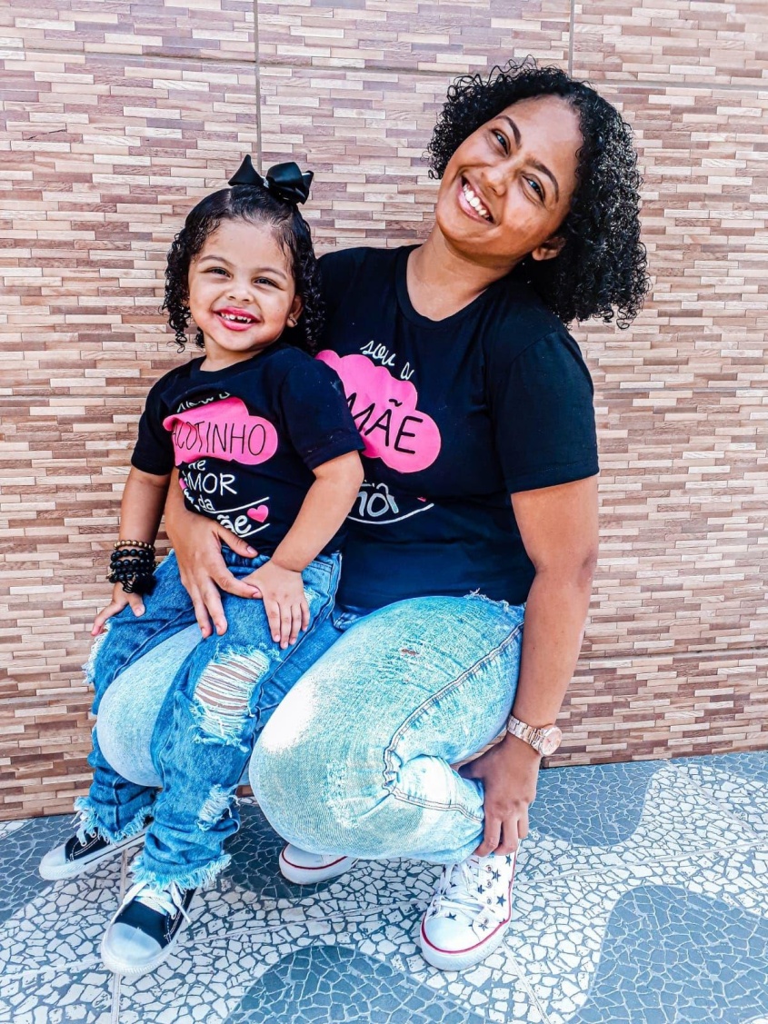 Joyce da Silva com a filha de três anos. Foto: Acervo pessoal