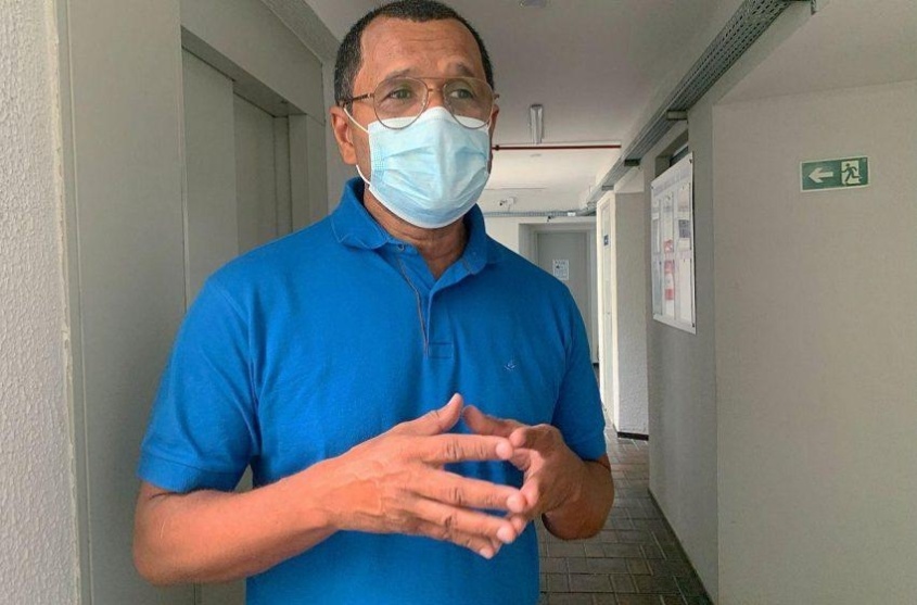 Renee Oliveira, médico infectologista do PAM Salgadinho, reforça as prevenções contra Covid-19, Influenza e Arboviroses. Foto: Ascom SMS