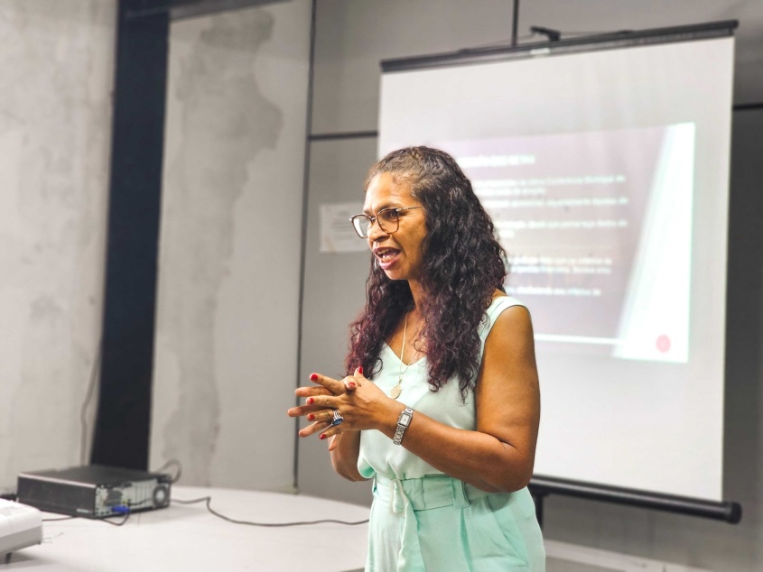 Coordenadora-geral de Planejamento em Saúde da SMS, Vânia Barros, reforçou que avaliação do plano é essencial para nortear ações. Foto: Cortesia