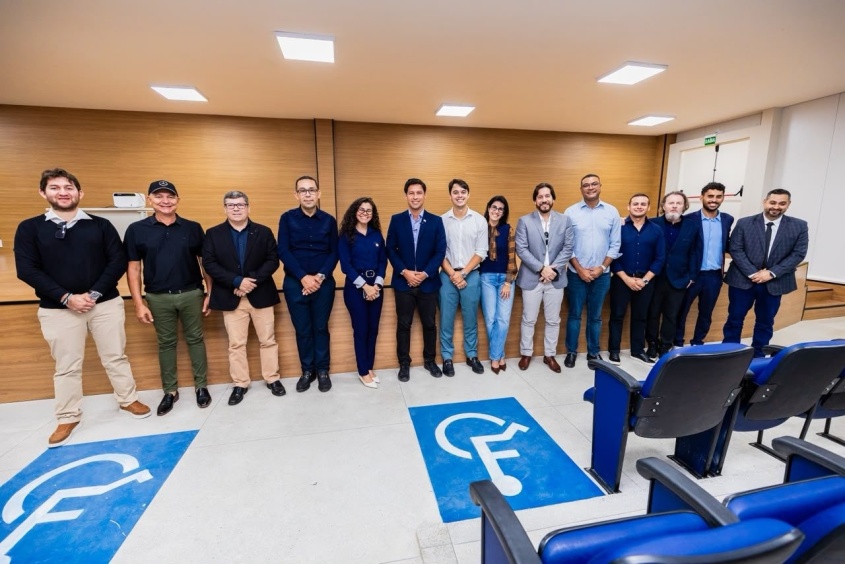 Para prefeito Rodrigo Cunha Maceió se condolida como modelo educação de qualidade. Foto: Felipe Sóstenes/ Secom Maceió