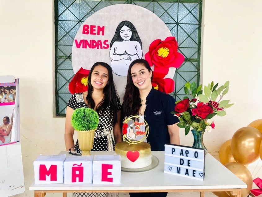 Diretora da Unidade, Analine Moraes, com a enfermeira Iara Francisca da Silva. Foto: Ascom SMS