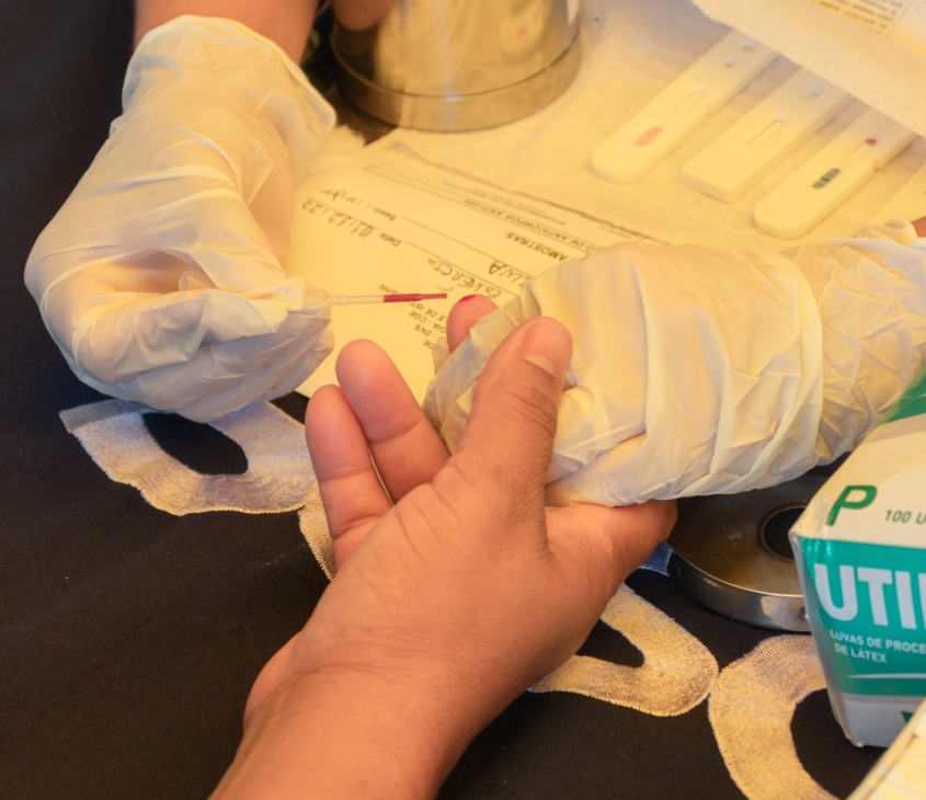 Teste rápido ajuda na detecção precoce do HIV. Foto: Victor Vercant - Ascom SMS