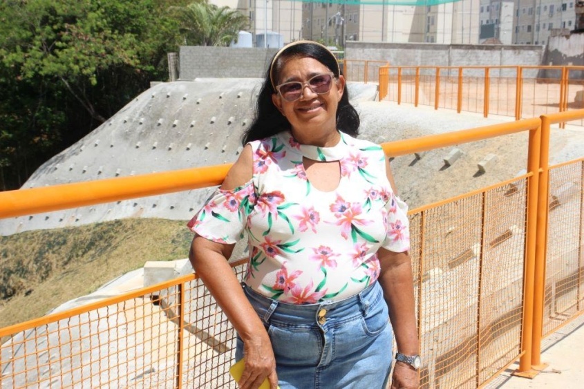 "Acabou a insegurança", diz moradora Terezinha Maria. Foto: Flávio Cordeiro/Ascom Seminfra