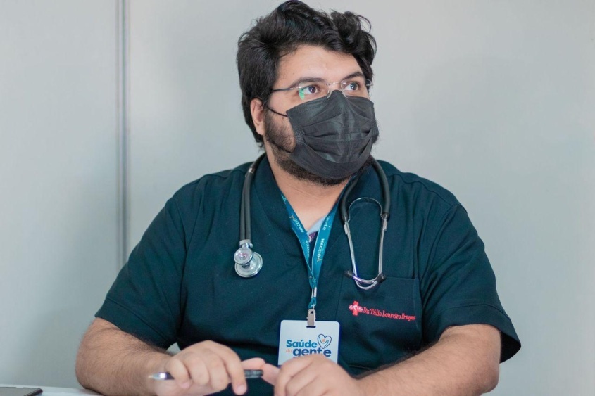 Veterinário Túlio Loureiro ressaltou assistência à saúde dos animais. Foto: Victor Vercant/Ascom SMS