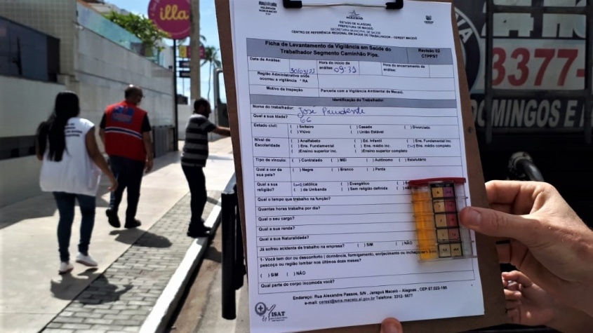 Análise da turbidez e do cloro da água distribuída pelos carros-pipa. Foto: Ascom/SMS