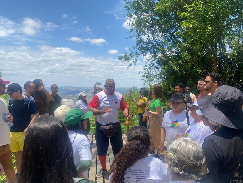 Mestre de Capoeira Besourão conta a história de luta do Quilombo dos Palmares. Foto: Cortesia