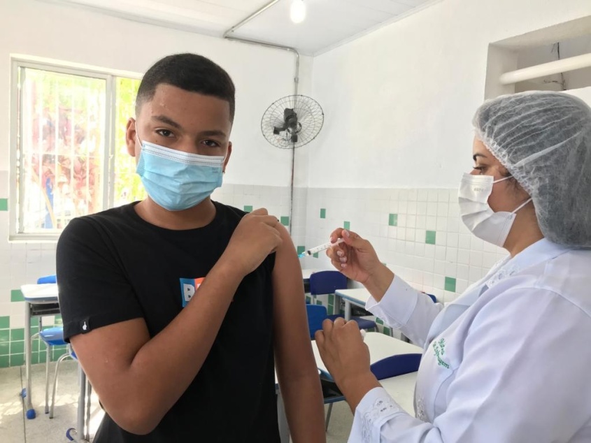 Escolas municipais também estão vacinando contra a Covid-19. Foto: Ascom SMS