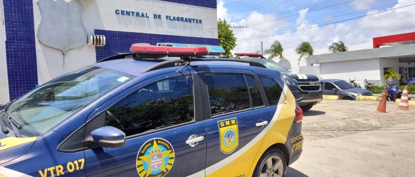 Acusado e vítima foram encaminhados até a Central de Flagrantes, nesta sexta-feira (07). Foto: Ascom Semscs