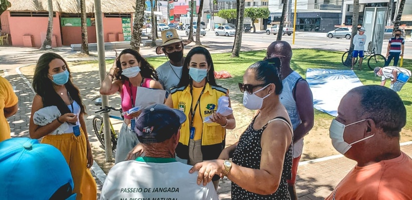 Entrega das carteiras aos profissionais. Foto: Ascom SMTT