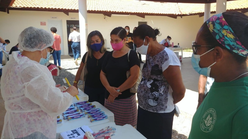 Orientação de higienização bucal - Foto: Divulgação Gerência de Atenção à Saúde Bucal