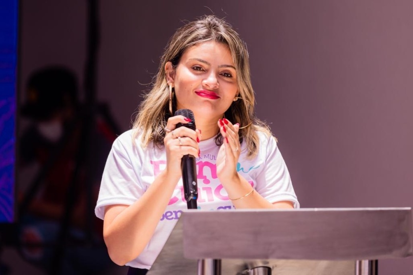 Ana Paula Mendes, do Gabinete de Políticas Públicas para Mulheres, ressaltou o avanço da gestão nas políticas em defesa das mulheres. Foto: Edvan Ferreira / Secom Maceió