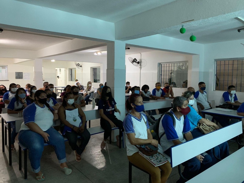 Estudantes participam de palestra sobre manipulação de alimentos (Foto: Vigilância Sanitária)