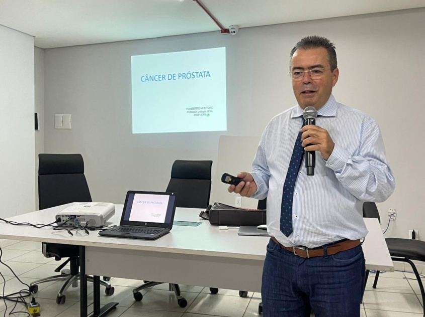 Médico Humberto Montoro falou aos presentes sobre câncer de pênis e de próstata. Foto: Ascom SMS