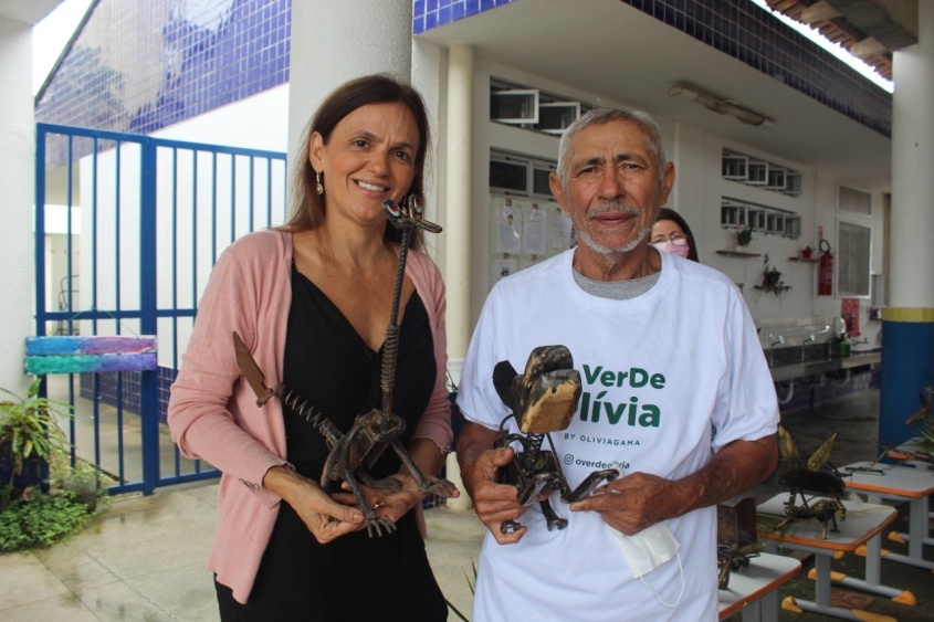 Mestre Paulo conta que realizar exposições em escolas e creches faz com que ele se sinta mais feliz.  Foto: Jamerson Soares / Ascom Semed