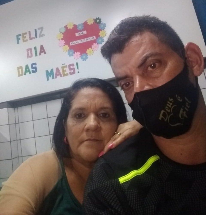 Neilza e Márcio Cândido estudam juntos na mesma sala da Educação de Jovens, Adultos e Idosos (EJAI), da escola municipal José Calheiros. Foto: cortesia