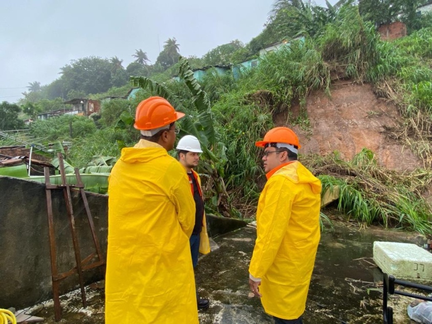 Equipes da Defesa Civil acompanharam a ocorrência no Flexal de Cima desde a madrugada desta terça-feira. Foto: Isabela Keyla/Ascom Defesa Civil