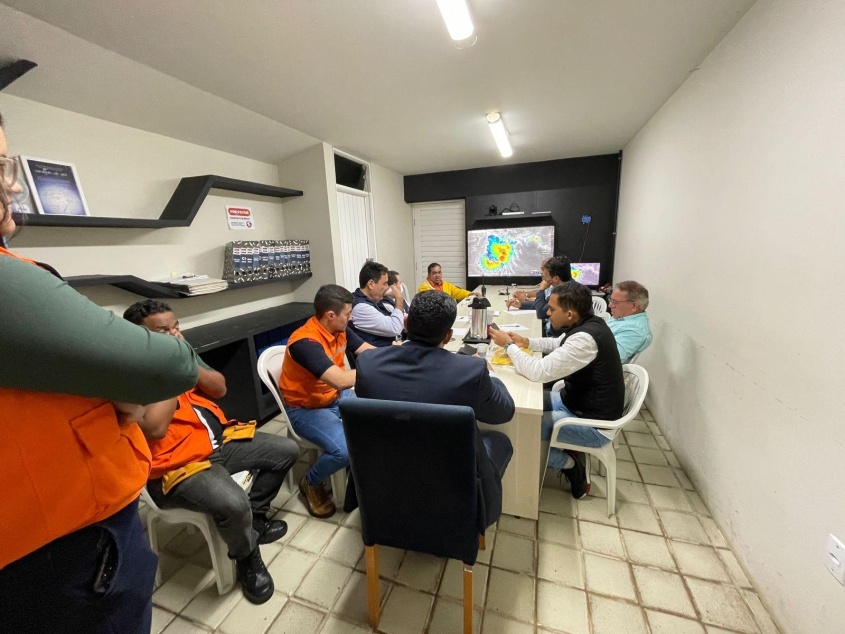 Sala de situação foi convocada para dar celeridade nas respostas à população. Foto: Marcelle Limeira/Asom Defesa Civil