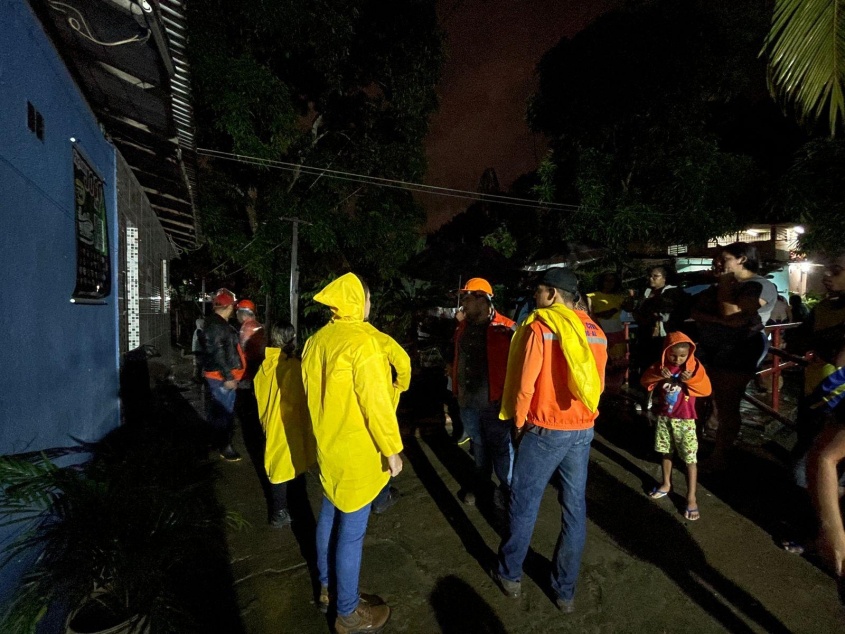Equipes do setor operacional atenderam ocorrências durante toda a madrugada. Foto: Marcelle Limeira/Ascom Defesa Civil