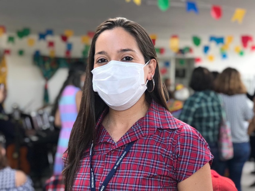 Professora de educação física, Jany Coutinho, desenvolveu atividades recreativas com idosos da URS Pitanguinha. Foto: Ascom SMS