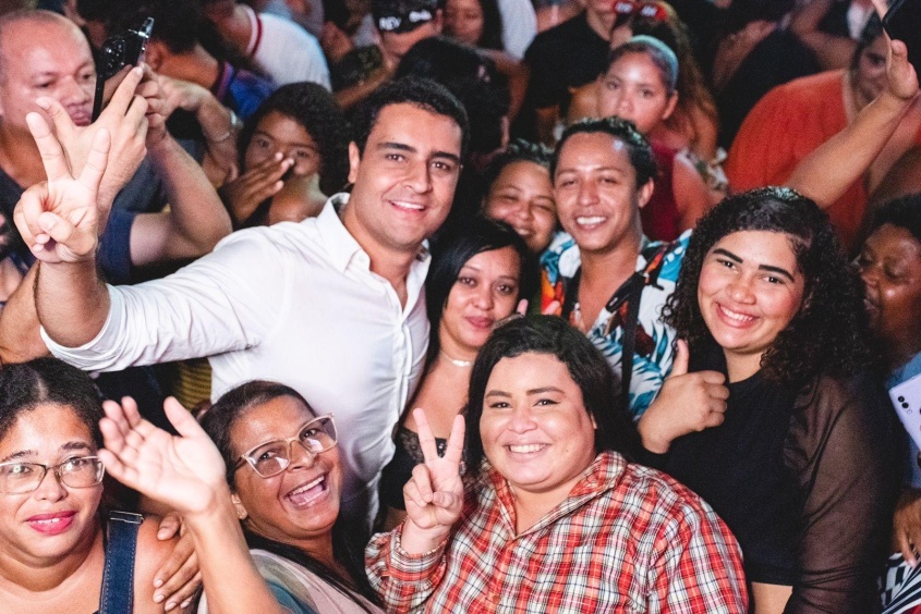 Junto ao público, prefeito JHC presenciou o ambiente seguro na arena montada na Praça Padre Cícero, no Benedito Bentes. Foto: Gabriel Moreira / Secom Maceió